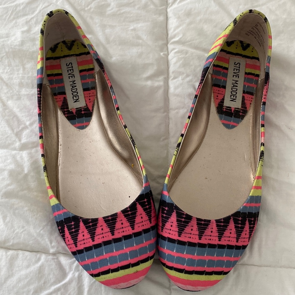 Steve Madden Size 8 Fabric Upper Flat Shoe